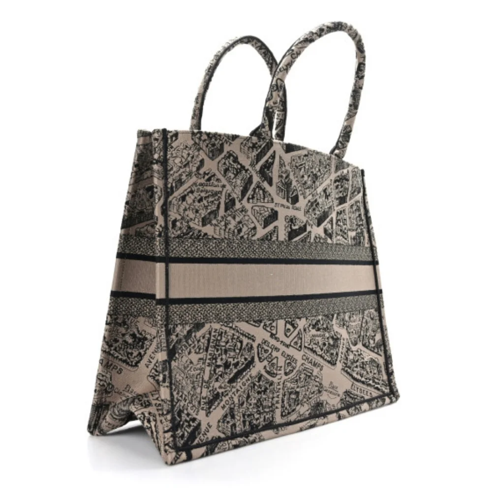 Dior christian book
